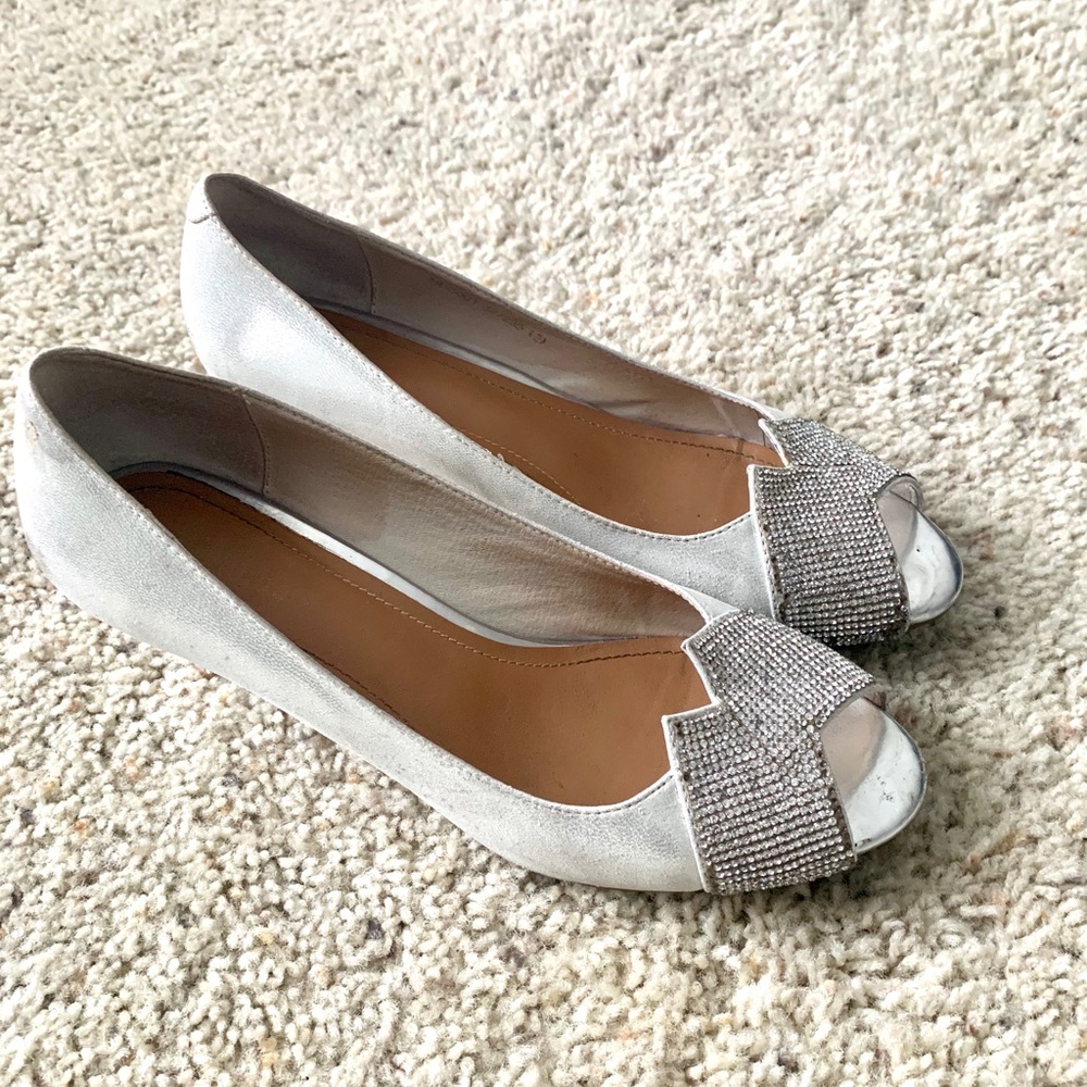 Le Saunda White Silver Heels w/Crystal Ornaments